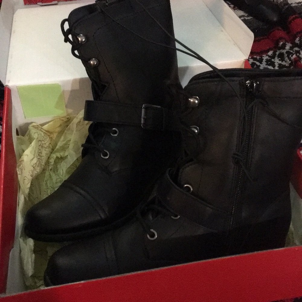 Boots - women’s size 7